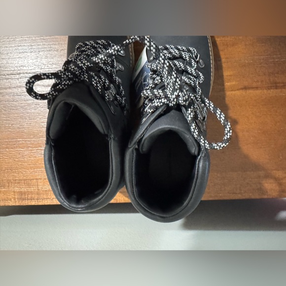 Universal Threads Boots - Picture 8 of 9